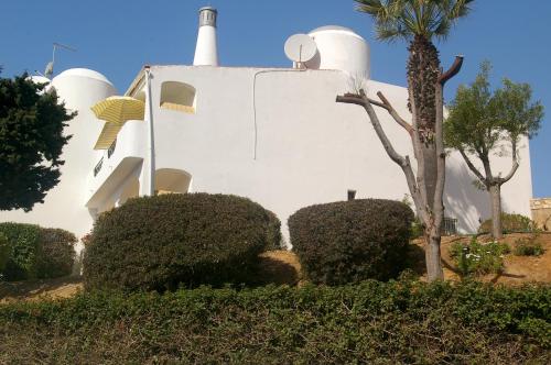 Lovely 2 bedroom end townhouse in Carvoeiro