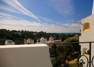 Lovely 2 bedroom end townhouse in Carvoeiro