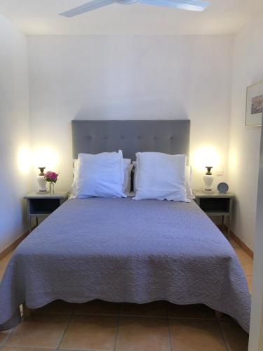 Lovely 2 bedroom gite with shared pool