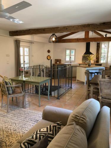 Lovely 2 bedroom gite with shared pool