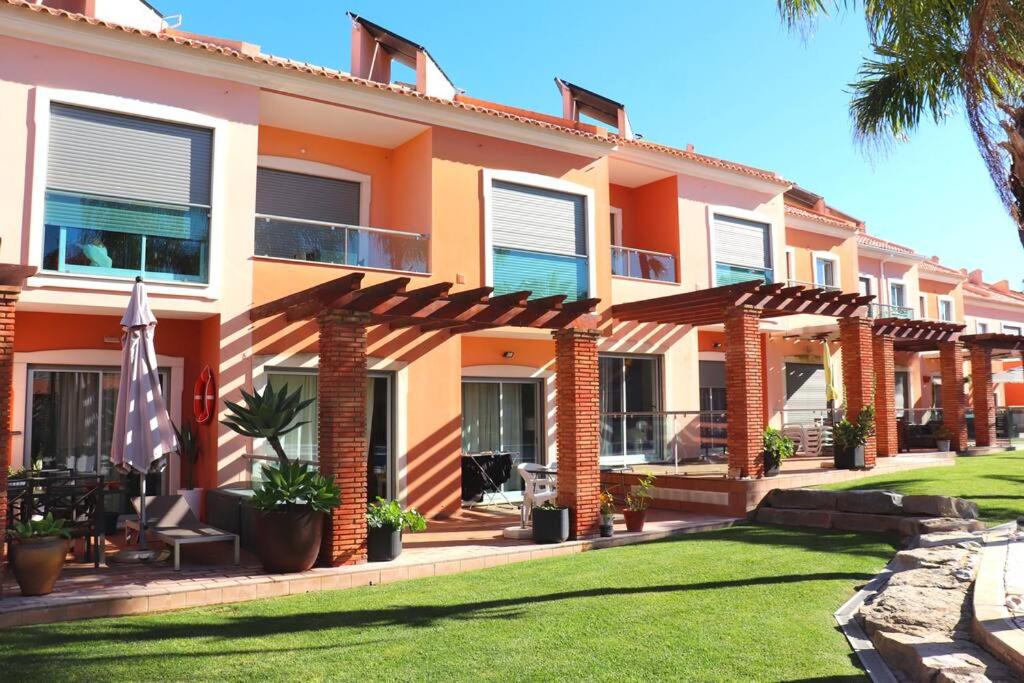 Maison de vacances Lovely 3 bedroom villa with pool near Albufeira Rua da Igreja Velha 30 8200-185 Albufeira