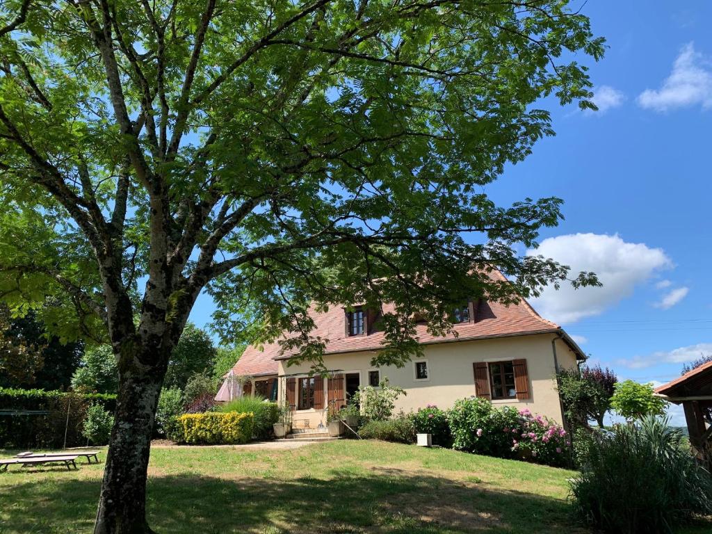 Lovely 8 Persons House in Alles-sur-Dordogne Reillac, 24480 Allès-sur-Dordogne