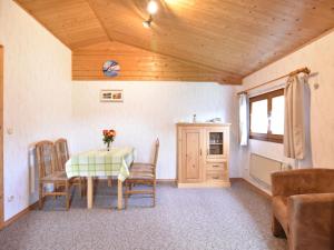 Lovely Bungalow near Sea in Elmenhorst