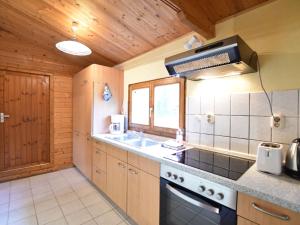 Lovely Bungalow near Sea in Elmenhorst