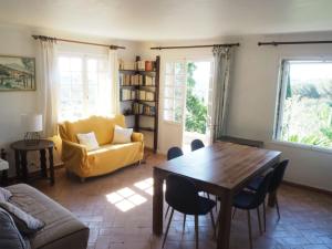 Maison de vacances Lovely cottage with private garden and shared pool, Roquebrune-sur-Argens  83520 La Garonnette-Plage Provence-Alpes-Côte d\'Azur