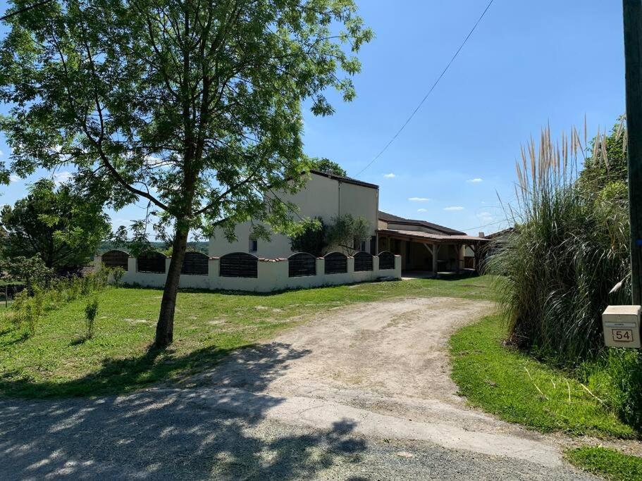 Lovely four bedroom home with private pool. 54 Route de Gaugeac, 47330 Douzains