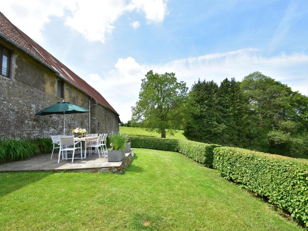 Lovely Holiday Home amidst Meadows in Sourdeval les Bois , 50450 Montaigu-les-Bois