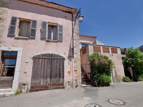Lovely Holiday Home in Artignosc sur Verdon with Pool