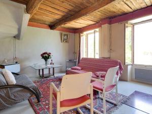 Lovely Holiday Home in Artignosc sur Verdon with Pool