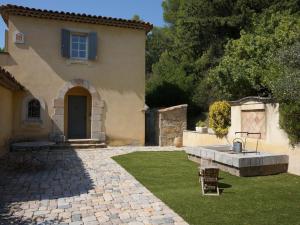 Lovely holiday home in Le Luc provence with private pool