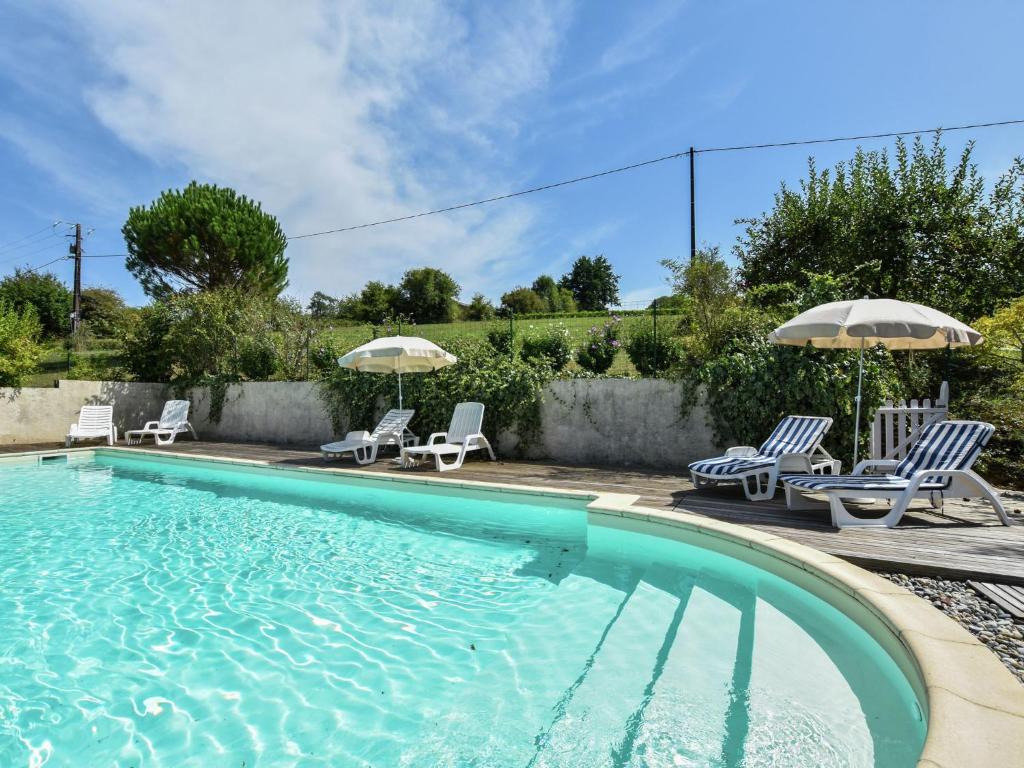 lovely holiday home in Loub jac with private pool , 24550 Saint-Cernin-de-lʼHerm