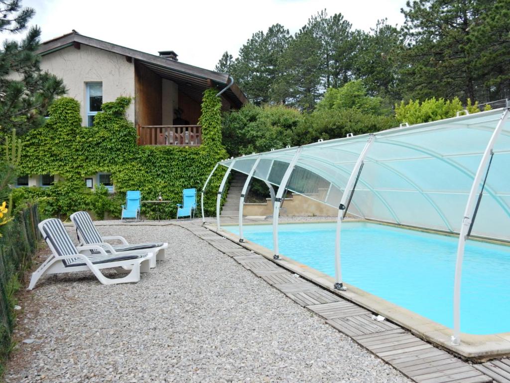 Maison de vacances Lovely Holiday Home in Marignac en Diois with Swimming Pool  26150 Ponet-et-Saint-Auban