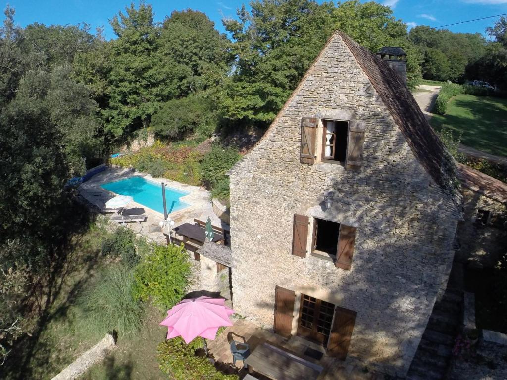 Lovely P rigord holiday home in private forest in stunning surroundings of Besse , 24550 Villefranche-du-Périgord