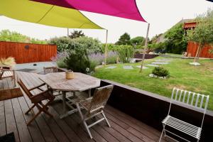Lovely renovated cottage 150m from the beach