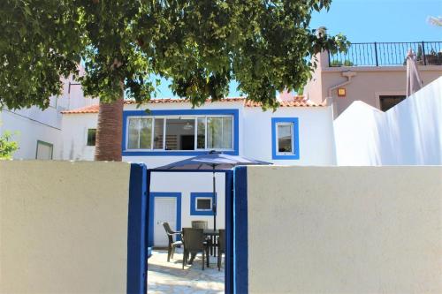 LovelyStay - Casa Palmeira Azul