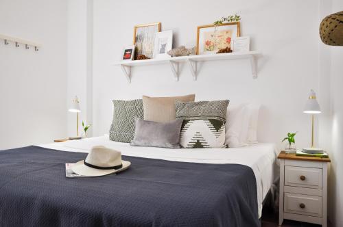 LovelyStay - Casa Salto - Charming Townhouse with Large Terrace