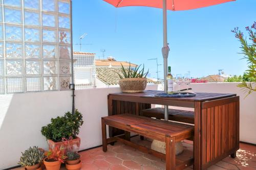 LovelyStay - Casa Salto - Charming Townhouse with Large Terrace