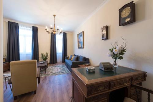 LovelyStay - Heritage Collection House with 4Bedrooms
