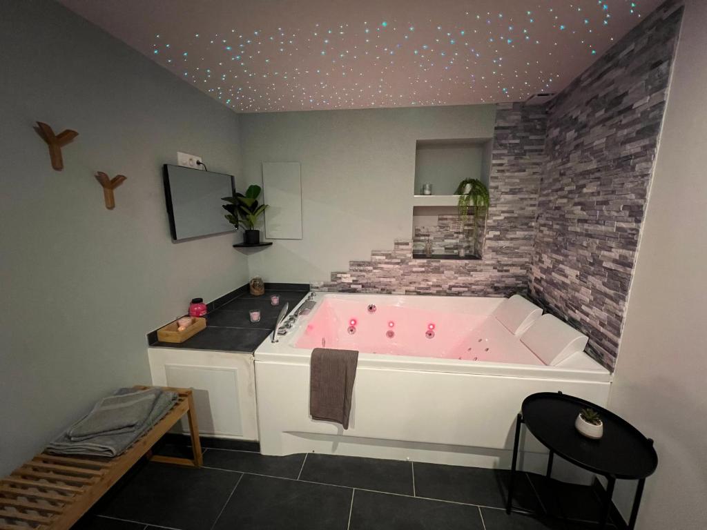 Maison de vacances Loveroom cosy et moderne dans petite maison 73 Avenue de Toulon 83400 Hyères