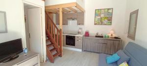 LUMINEUX 37 m avec WIFI-TERRASSE-JARDIN-PISCINE