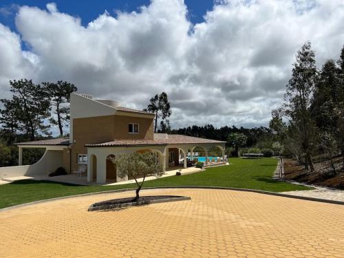 Luxurious and spacious villa with a big pool