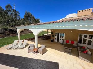 Luxurious and spacious villa with a big pool
