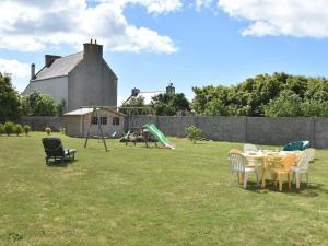 Luxurious Holiday Home in Plouhinec near Sea