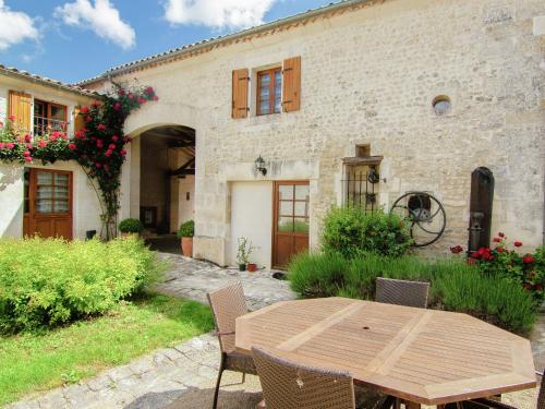 Luxurious Mansion in Saint Preuil with Sauna
