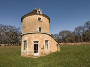 Maison de vacances Luxurious Mansion with Swimming Pool in Aquitaine  24140 Saint-Georges-de-Monclard Aquitaine