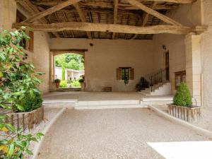 Maison de vacances Luxury apartment with terrace sauna tennis and heated pool  16130 Saint-Preuil -1