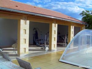 Luxury caravan for six people - private swimming pool