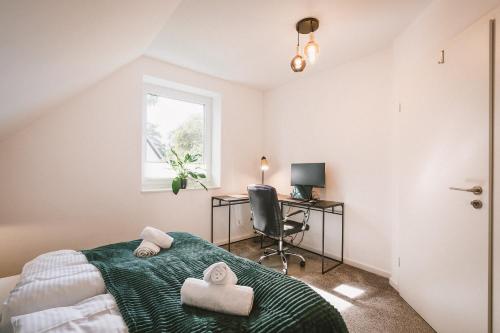 Luxury design eco house in Lübeck city with garden - terrace - home office - smart TV with Netflix