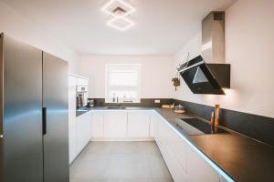 Luxury design eco house in Lübeck city with garden - terrace - home office - smart TV with Netflix
