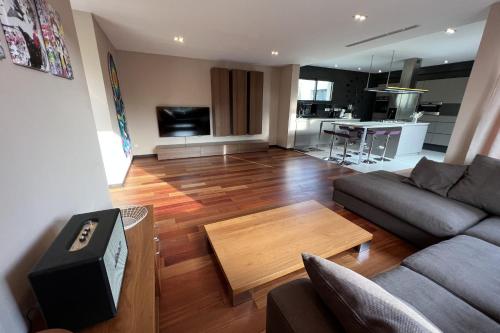 Luxury Villa With Pool And Petanque Court