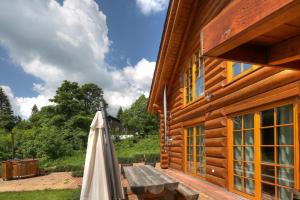 Luxus-Ferienhaus Blockhaus Chalet Nr 2 Toplage am Feldberg mit Sauna, Outdoor-Hottub, Kamin auf 1300m üM
