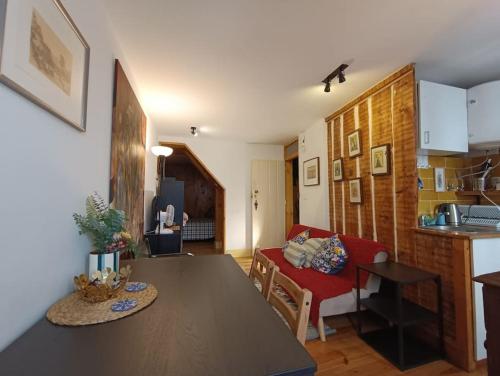 LX Townhouse Ideal for Big Groups. Prime Location Top Street