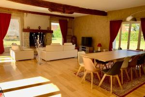 Magnificent 17th property calm relaxation and leisure at 1h30 from Paris