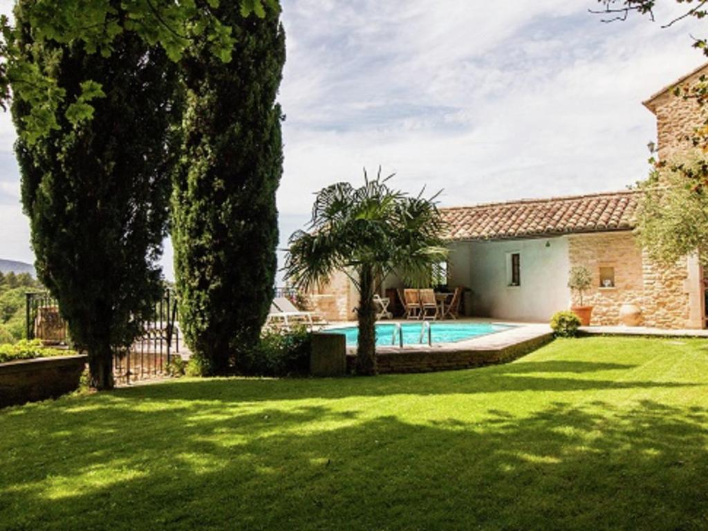 Maison de vacances Magnificent Holiday Home with Swimming Pool in Opp de  84580 Oppède