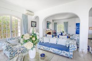 MAGNIFICENT LUXURY flat with TERRACE in BANDOL