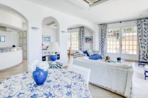 Maison de vacances MAGNIFICENT LUXURY home with GARDEN in BANDOL 3 Rue Renecros 83150 Bandol Provence-Alpes-Côte d\'Azur