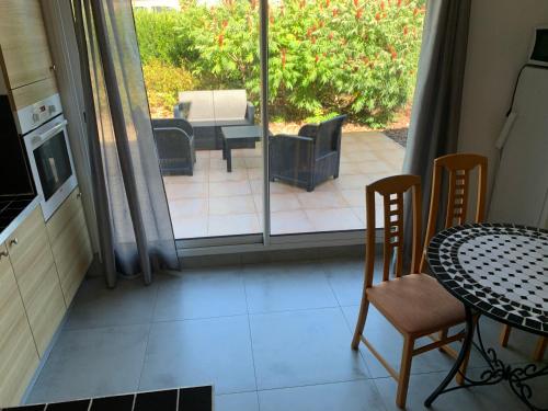 Magnifique bas de maison deux chambres situé prés des plages et du golf