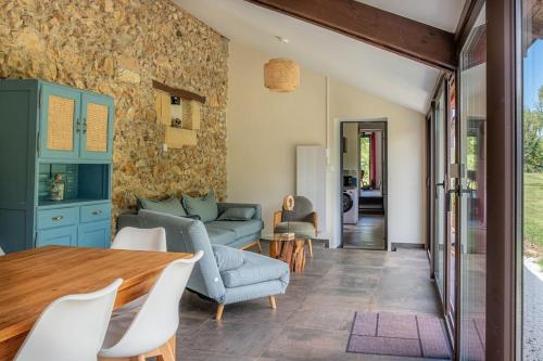 Magnifique Gîte - 4 chambres - avec piscine et petit plan d'eau