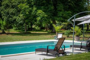 Magnifique Gîte - 4 chambres - avec piscine et petit plan d'eau