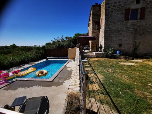 Magnifique gite en pierres 6 personnes avec piscine privee Ardeche plein sud