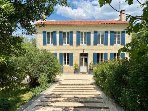 Magnifique maison en pierre avec belle piscine