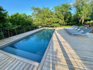 Magnifique maison en pierre avec belle piscine
