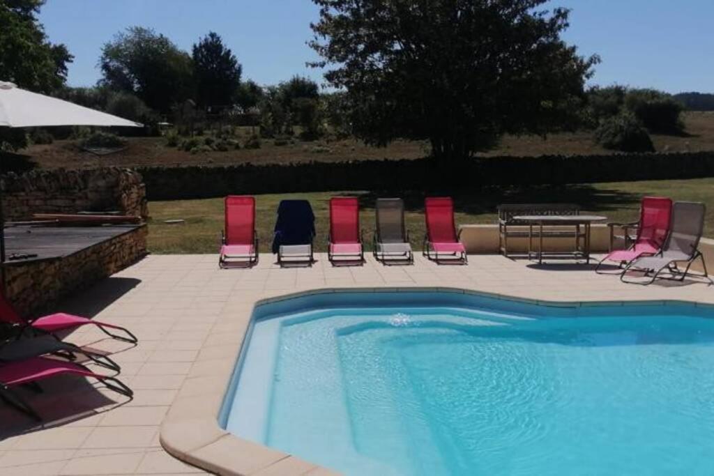 Maison de vacances Magnifique Maison typique morvan avec piscine 3 Rue des Vignes 58190 Nuars