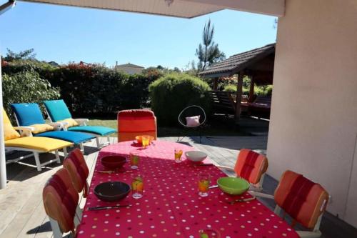 MAGNIFIQUE villa avec JARDIN proche de la PLAGE