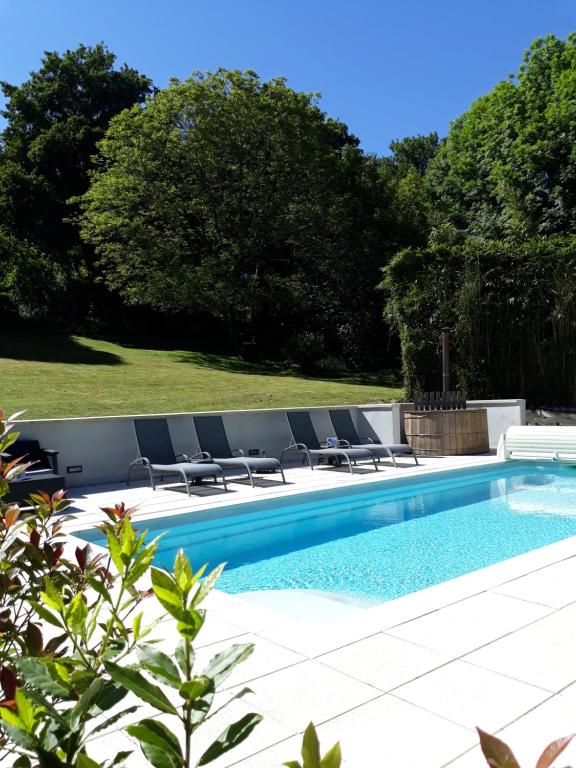 Magnifique villa avec piscine, à 5 min des plages 29840 Landunvez