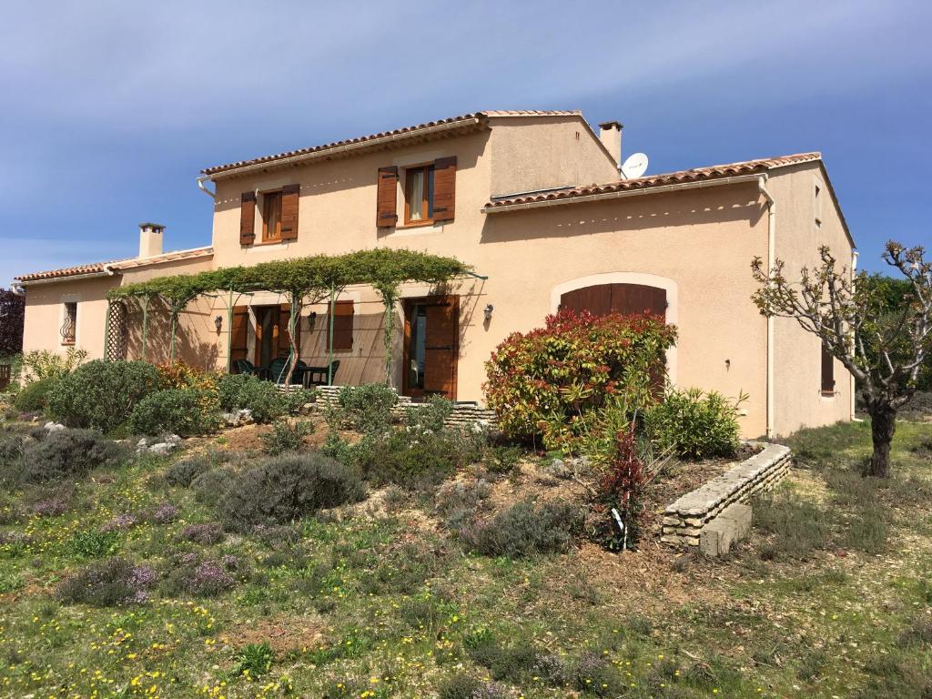 MAGNIFIQUE VILLA DANS LE LUBERON 9 HAMEAU LES CHAFFRES Route de Saint-Saturnin les Apt, 84490 Saint-Saturnin-lès-Apt